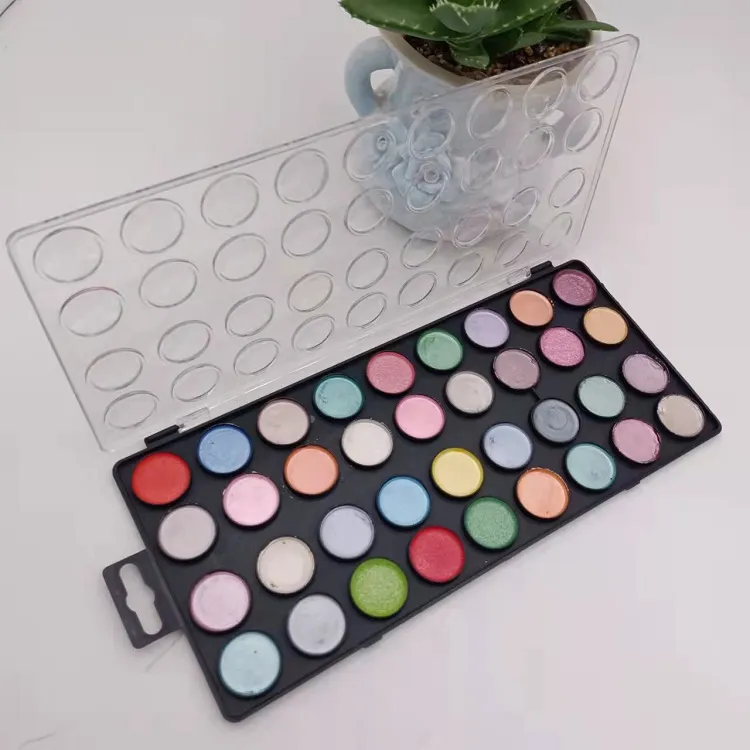 乾いた水彩絵の具はどうやって使うのですか？